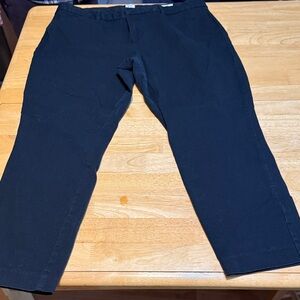 GAP Women's Black Cropped Straight Trousers